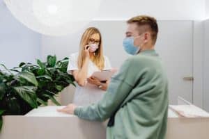 Đi khám bệnh ở Nhật: quy trình, chi phí và mẫu câu cần biết