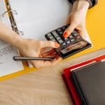 Trượt vĩnh trú vì nợ thuế hoặc nenkin: sự thật thế nào?